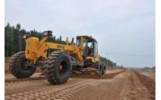 华体会官方网站_华体会huatihui（中国）租赁平地机在蒙华铁路施工